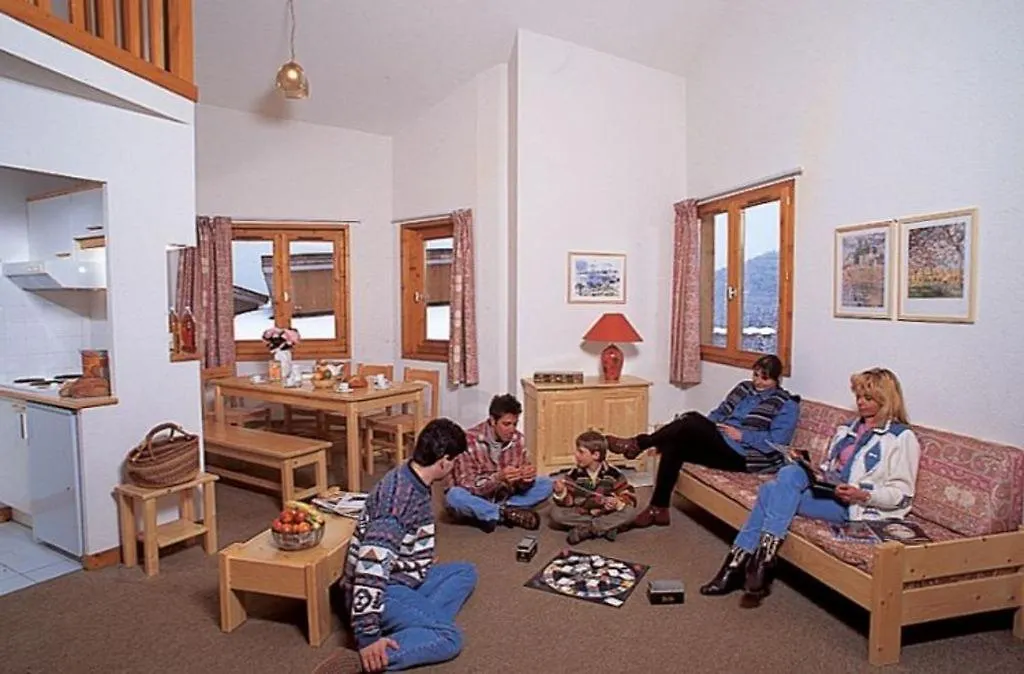 La Tania La Saboia Sleep 8 Private Sauna Lounge Dining 2 Bathrooms Kitchen 2 Balconies Ski In Out Apartment La Tania